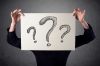 Foto: Zettel mit Fragezeichen