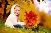 Foto: Kind in Herbstlaub